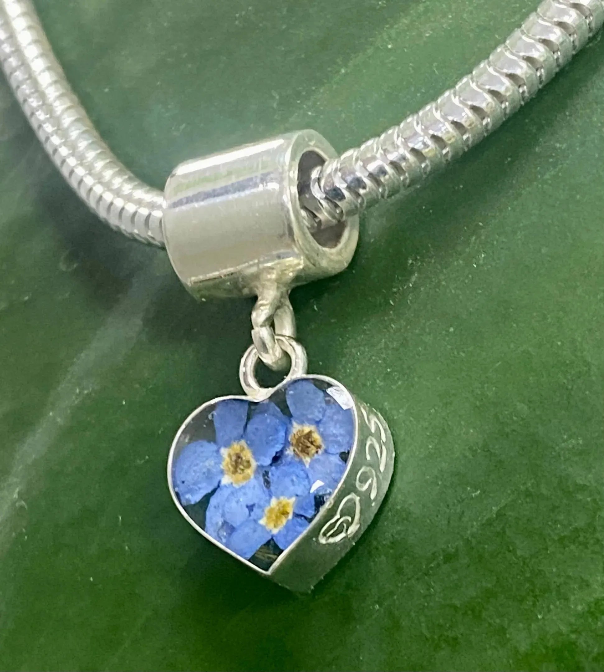 Pingente de flor real feito à mão | Prata de lei | Serve para pulseiras com pingentes mais populares