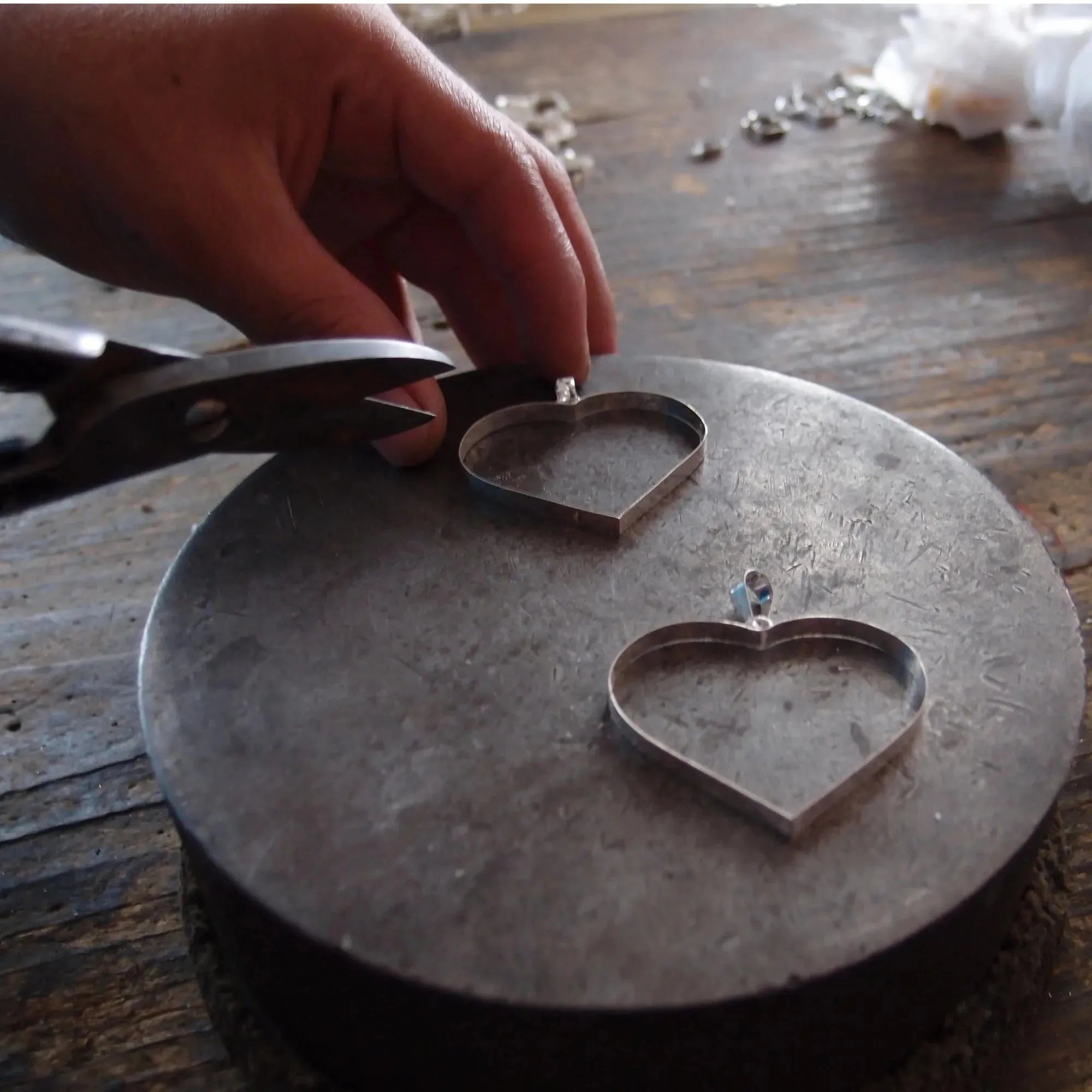 Náramek Purple Haze Heart Round link chain s pravými květinami ve stříbře | Křičící fialová®