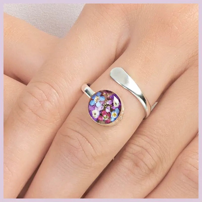 Jewellery with purple flowers