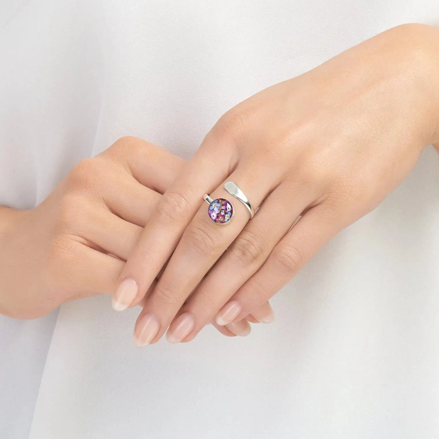 Bague réglable en argent sterling faite à la main avec des verveines pourpres et des fleurs de myosotis
