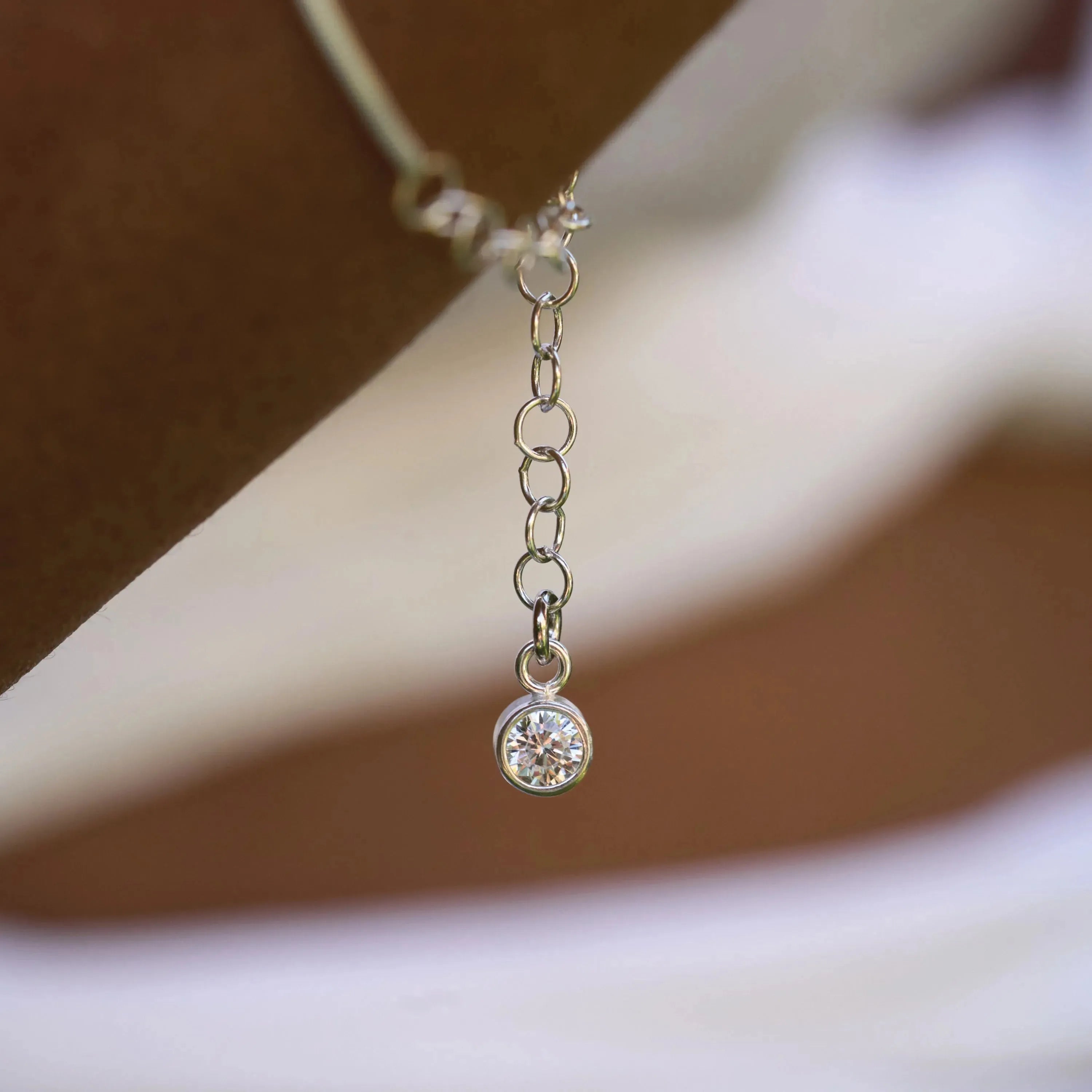 Braccialetti personalizzati in argento sterling con pietra di nascita a forma di fiore | Viola stridente®
