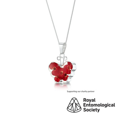 Náhrdelník s motýlem máku od Shrieking Violet® Přívěsek ze stříbra 925 ručně vyrobený se skutečnými květy Euphorbia milii. Šperkový dárek pro milovníky motýlů